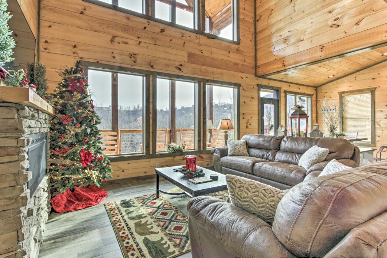 Smoky Mountain Hideaway With Hot Tub, Deck And Views! Villa Gatlinburg Dış mekan fotoğraf