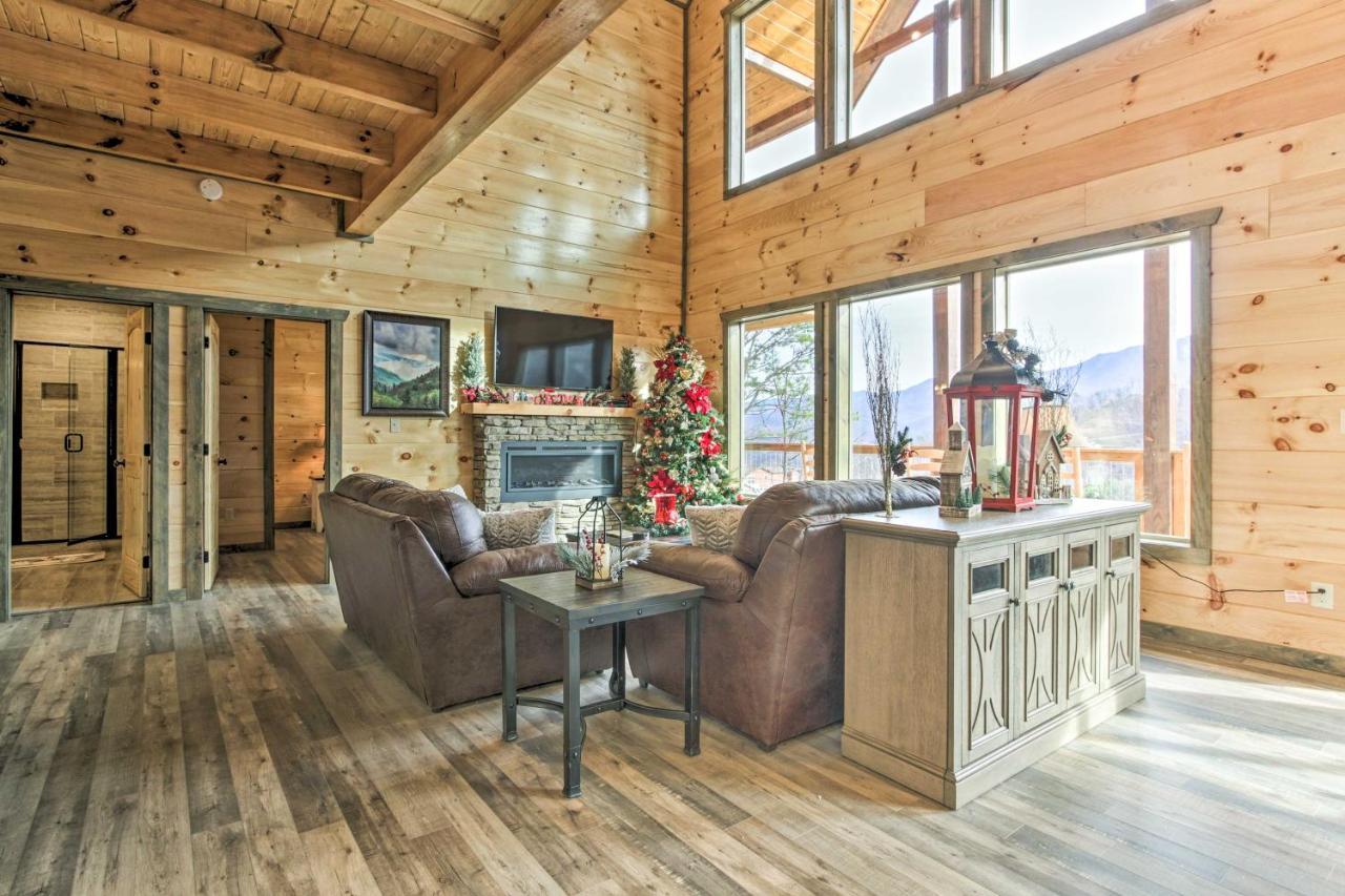 Smoky Mountain Hideaway With Hot Tub, Deck And Views! Villa Gatlinburg Dış mekan fotoğraf