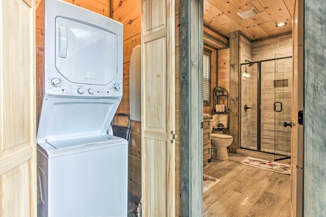 Smoky Mountain Hideaway With Hot Tub, Deck And Views! Villa Gatlinburg Dış mekan fotoğraf