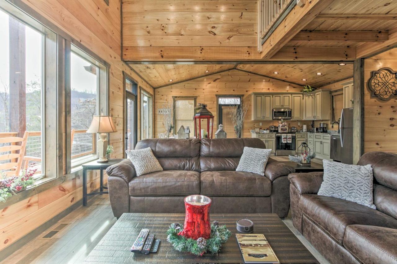 Smoky Mountain Hideaway With Hot Tub, Deck And Views! Villa Gatlinburg Dış mekan fotoğraf