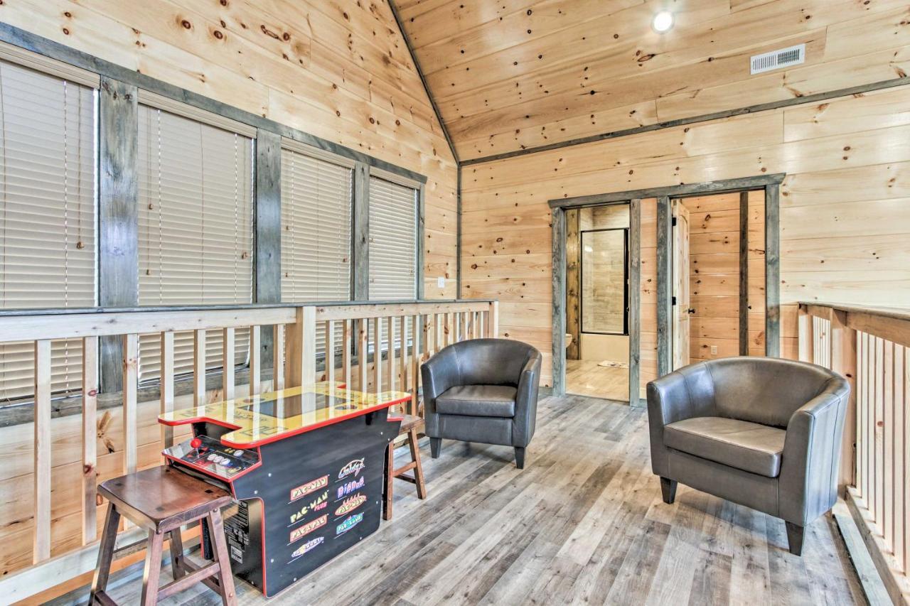 Smoky Mountain Hideaway With Hot Tub, Deck And Views! Villa Gatlinburg Dış mekan fotoğraf