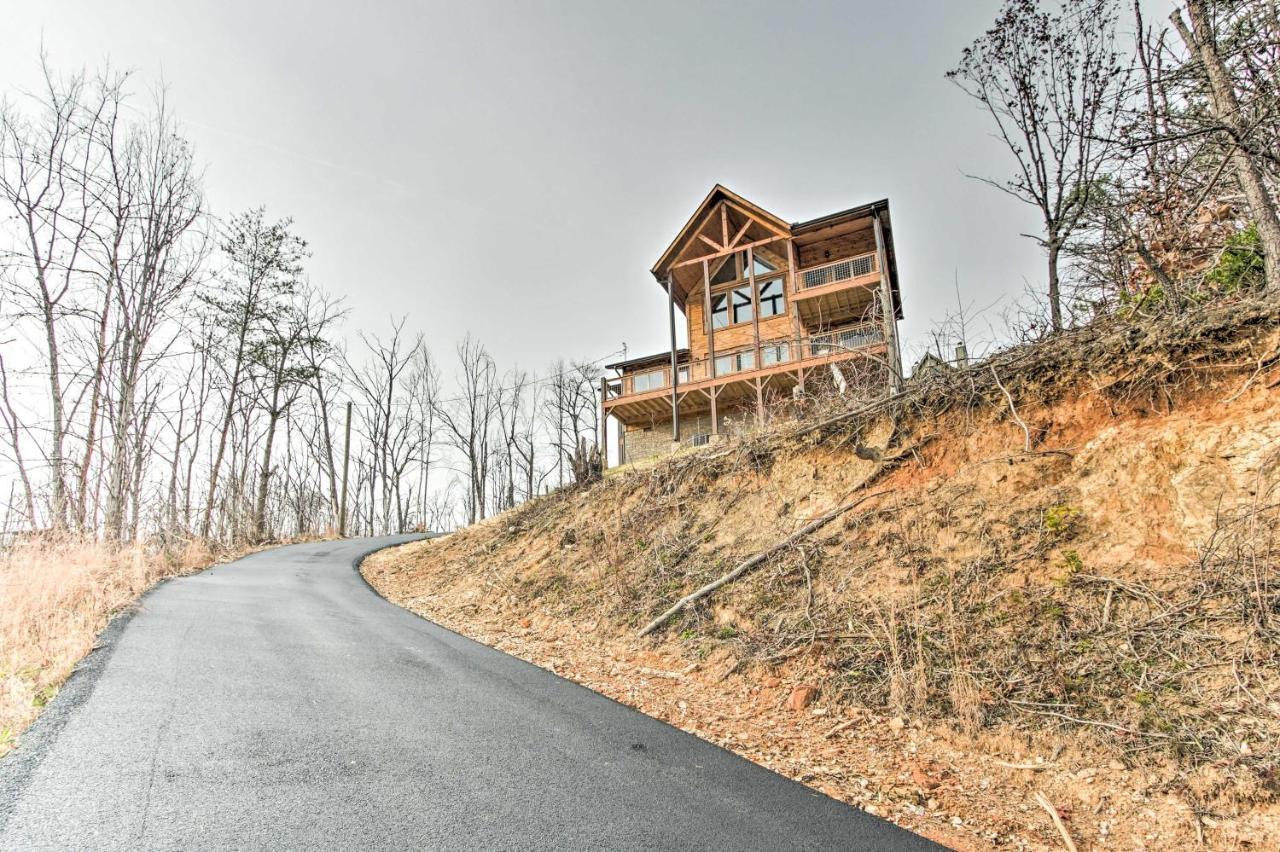 Smoky Mountain Hideaway With Hot Tub, Deck And Views! Villa Gatlinburg Dış mekan fotoğraf