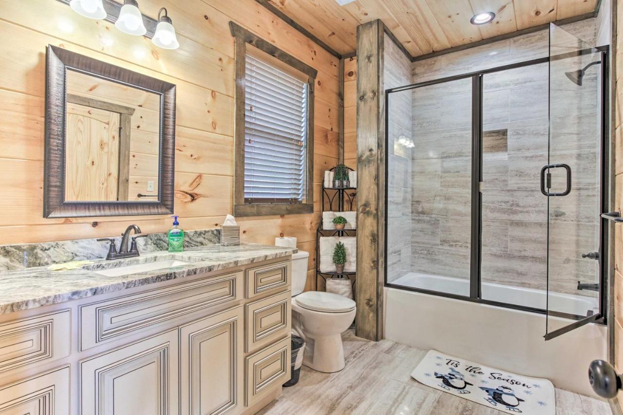 Smoky Mountain Hideaway With Hot Tub, Deck And Views! Villa Gatlinburg Dış mekan fotoğraf